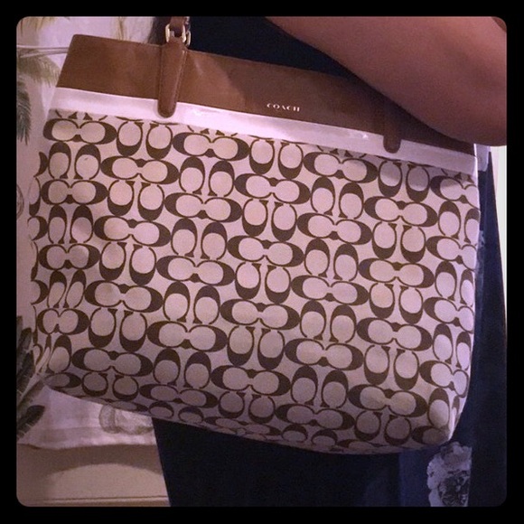 Coach Handbags - Coach vintage tote used.but in great conditions🛑